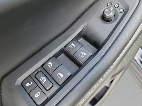 Used 2025 Jeep Grand Cherokee L Laredo RWD image 14