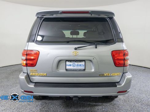 Used 2004 Toyota Sequoia Limited w/ Preferred Accessory Pkg AWD/4WD image 6