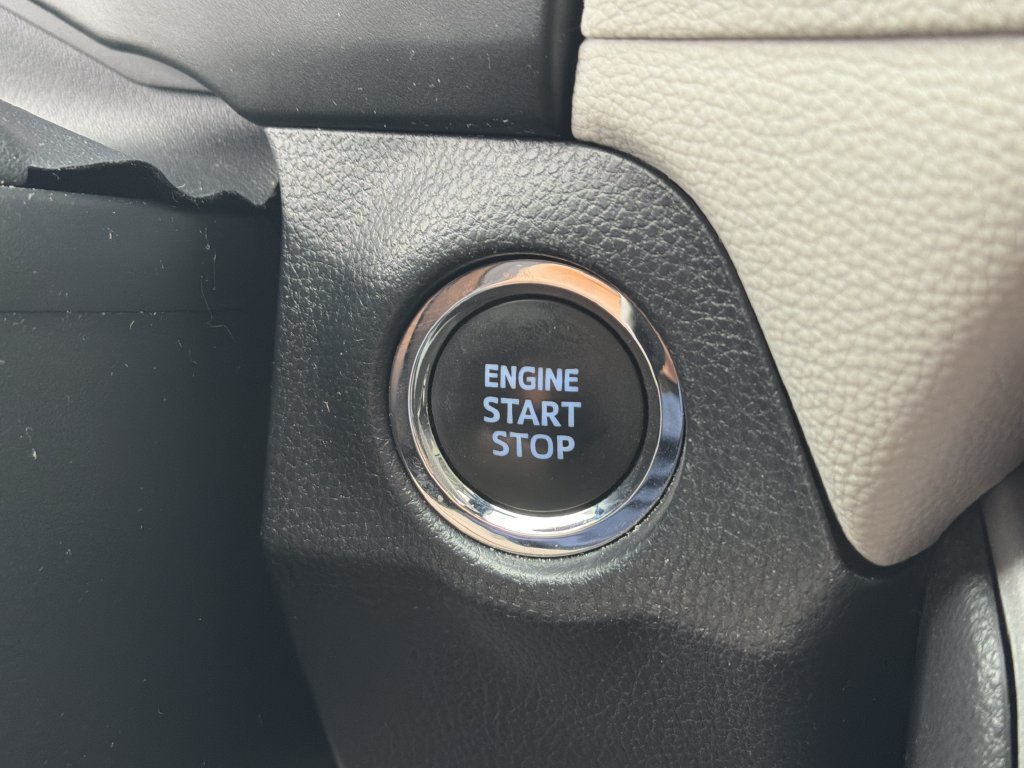 Used 2022 Toyota RAV4 XLE w/ Convenience Package FWD image 31