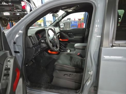 Used 2025 Nissan Frontier PRO-4X image 22
