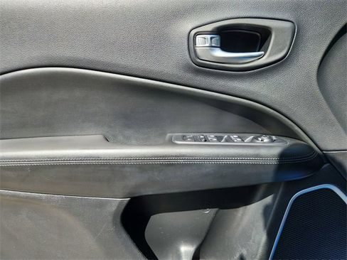 Used 2021 Jeep Compass Latitude image 21