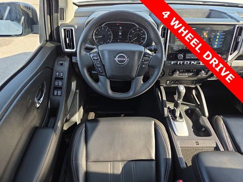 Used 2025 Nissan Frontier SL image 11