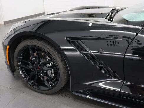 Used 2019 Chevrolet Corvette Stingray Coupe w/ Carbon Flash Badge Package RWD image 29