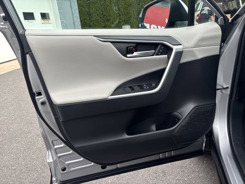 Used 2023 Toyota RAV4 Limited image 16