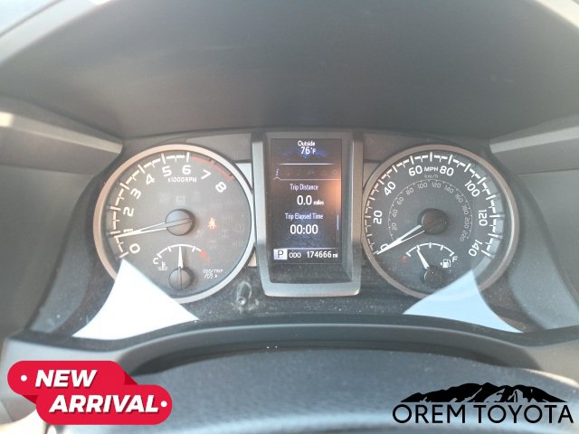 Used 2017 Toyota Tacoma TRD Off-Road w/ Premium & Technology Package AWD/4WD image 20