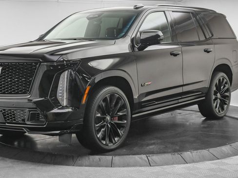 Used 2025 Cadillac Escalade V w/ LPO, ONYX Package image 3