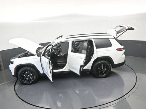 Used 2025 Jeep Grand Cherokee L Laredo image 57