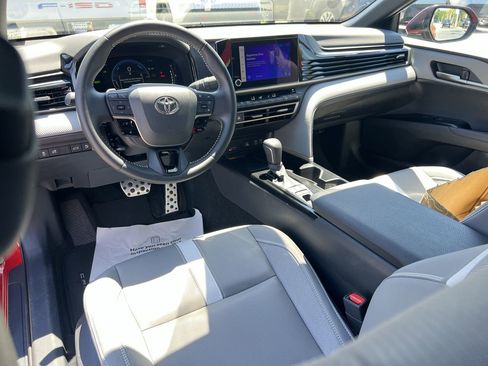 Used 2025 Toyota Camry SE w/ Convenience Package FWD image 30