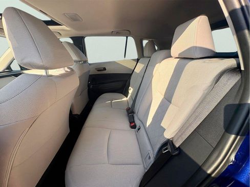Used 2022 Toyota Corolla Cross LE w/ Moonroof Package FWD image 9