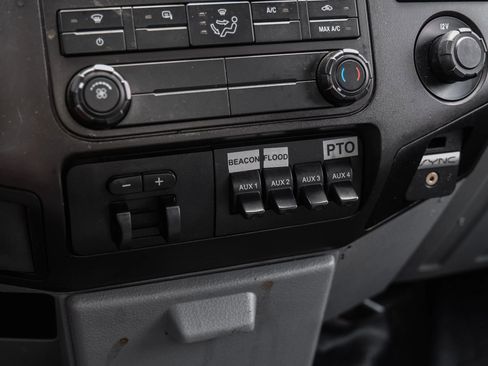 Used 2015 Ford F550 4x4 Regular Cab Super Duty image 30