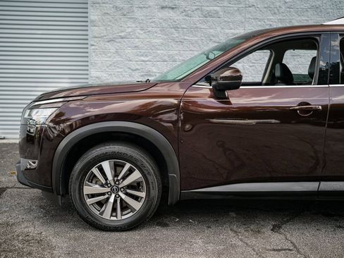 Used 2022 Nissan Pathfinder SL w/ SL Black Package image 10