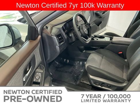 Used 2023 Nissan Rogue SV FWD image 7
