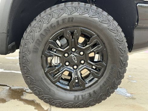 Certified 2025 Chevrolet Silverado 1500 ZR2 w/ Technology Package AWD/4WD image 10