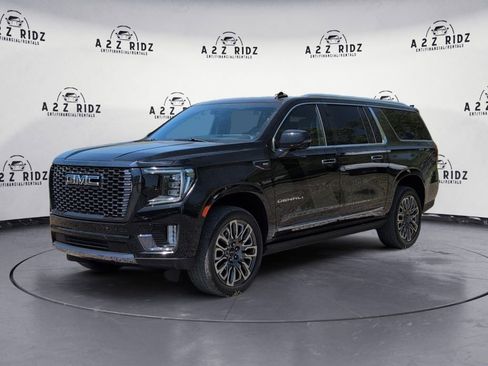 Used 2023 GMC Yukon XL Denali Ultimate image 3