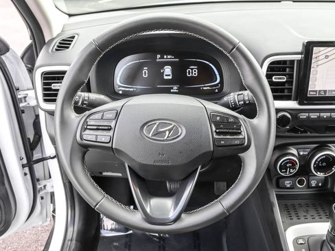 Certified 2025 Hyundai Venue Limited FWD image 19