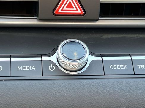 Certified 2023 Hyundai Elantra Limited image 30