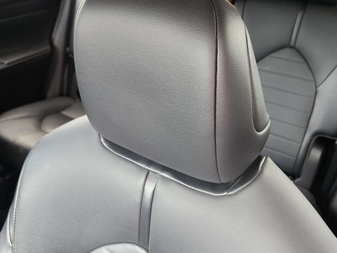 Used 2021 Toyota Highlander XLE AWD/4WD image 6
