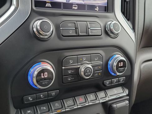 Used 2021 GMC Sierra 1500 SLT w/ SLT Premium Plus Package AWD/4WD image 18