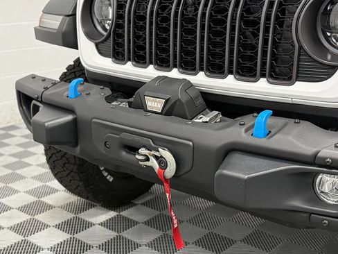 Used 2024 Jeep Wrangler Unlimited Rubicon 4xe w/ Capability Package AWD/4WD image 9