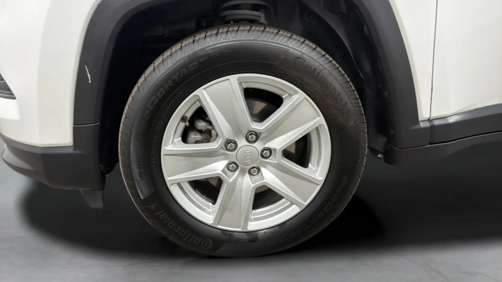 Used 2022 Jeep Compass Latitude FWD image 29
