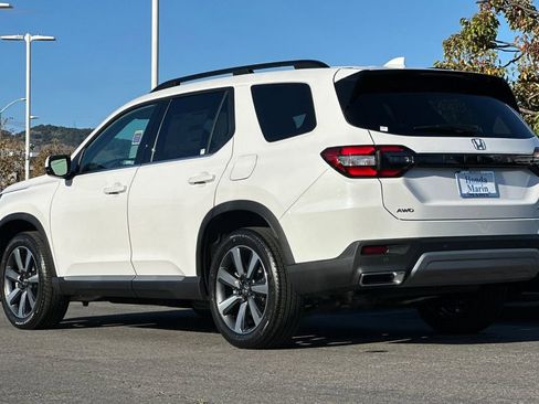 New 2025 Honda Pilot Touring image 6