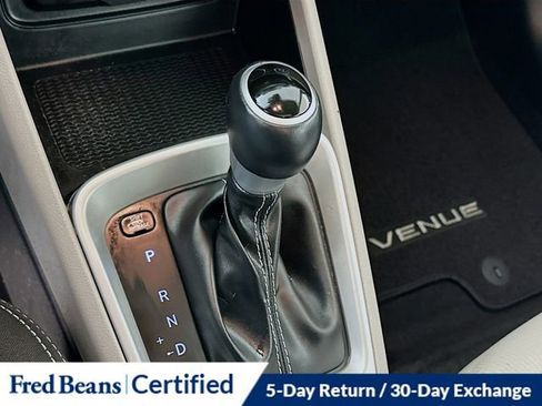 Certified 2023 Hyundai Venue SEL image 18