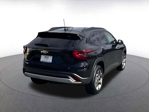 Used 2025 Chevrolet Trax LT image 12