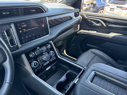 Used 2023 GMC Yukon Denali w/ Advanced Technology Package AWD/4WD image 10