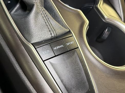 Used 2022 Toyota Camry LE image 29