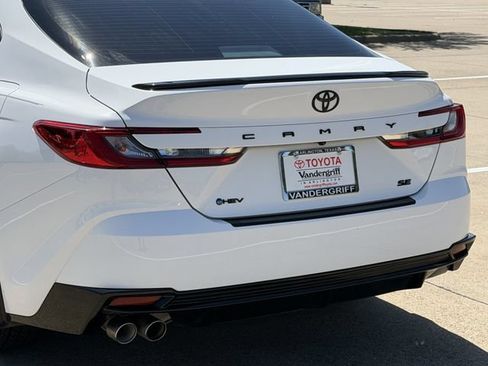 Used 2026 Toyota Camry Hybrid w/ Multimedia Upgrade Package FWD image 6