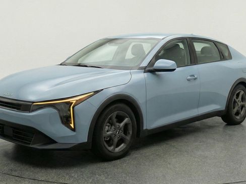 Used 2025 Kia K4 LXS FWD image 3