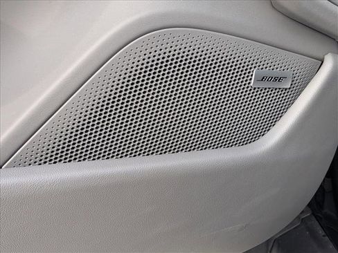 Used 2025 Porsche Taycan image 14