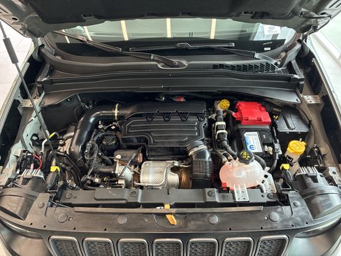 Certified 2023 Jeep Renegade Trailhawk w/ Sun/Sound Group AWD/4WD image 8