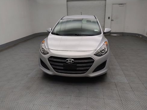 Used 2017 Hyundai Elantra GT image 15