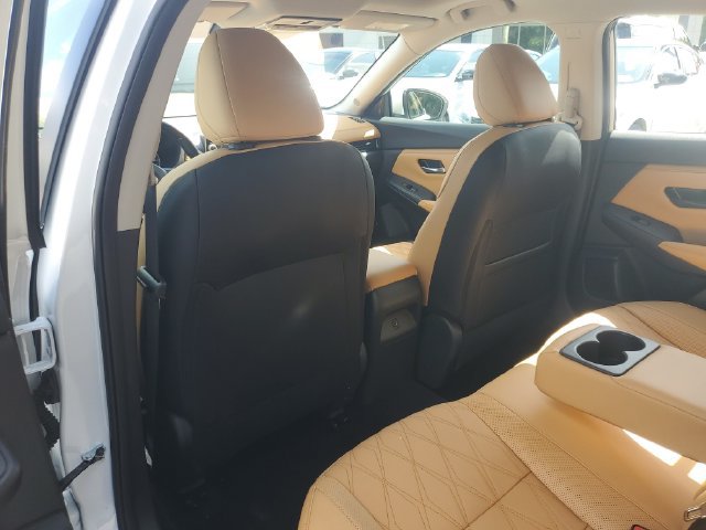 Used 2025 Nissan Sentra SV w/ SV Premium Package FWD image 8
