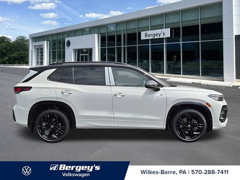 New 2026 Volkswagen Tiguan SE R-Line AWD/4WD image 4