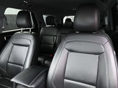 Used 2024 Ford Explorer XLT w/ Equipment Group 202A AWD/4WD image 15