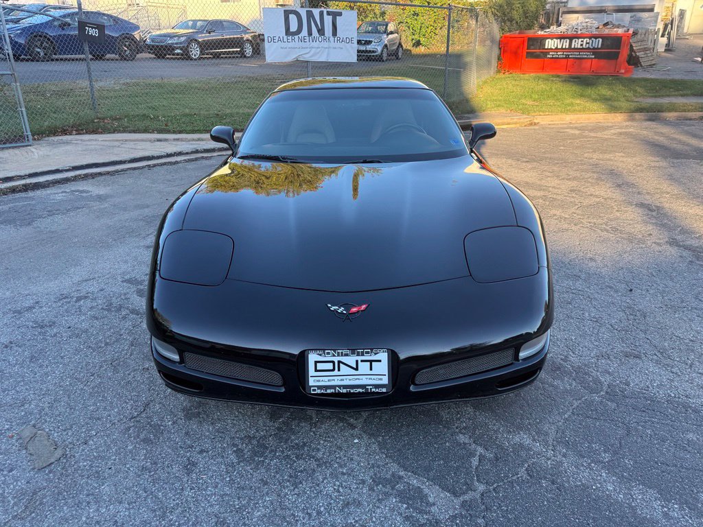 Used 2004 Chevrolet Corvette Coupe RWD image 2