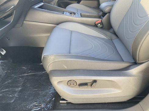 New 2026 Volkswagen Tiguan SE R-Line image 16