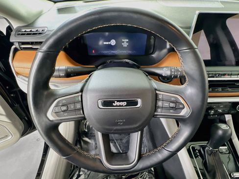 Used 2022 Jeep Compass Limited w/ Elite Group AWD/4WD image 11