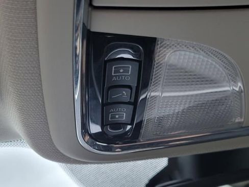 Used 2017 Jeep Cherokee Trailhawk w/ Comfort & Convenience Group AWD/4WD image 35