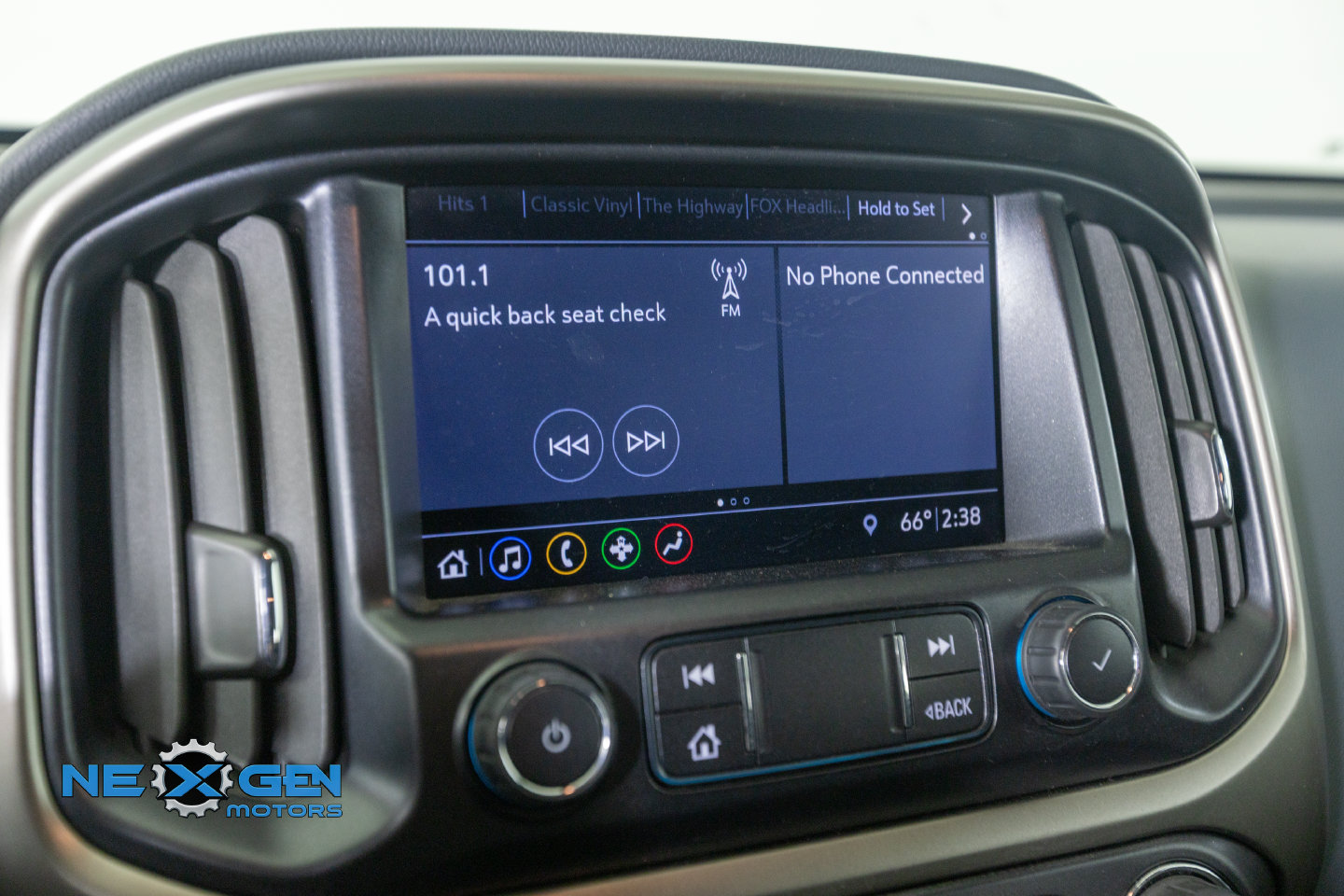 Used 2022 Chevrolet Colorado Z71 AWD/4WD image 19