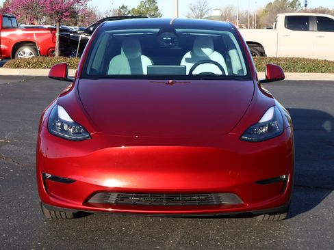 Used 2024 Tesla Model Y Long Range image 26