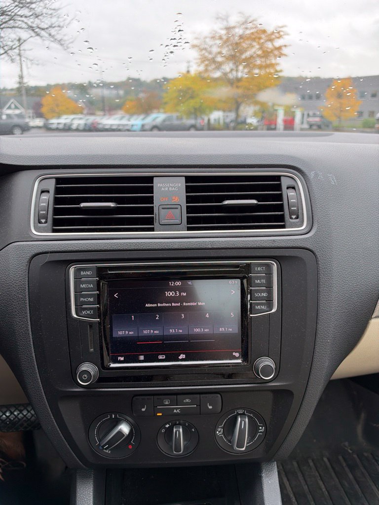Used 2017 Volkswagen Jetta SE FWD image 14
