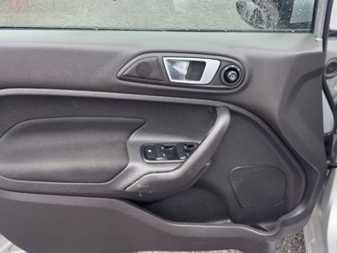 Used 2015 Ford Fiesta SE image 10