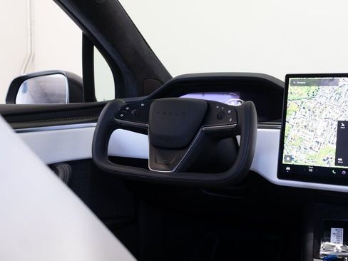 Used 2022 Tesla Model X Plaid image 29