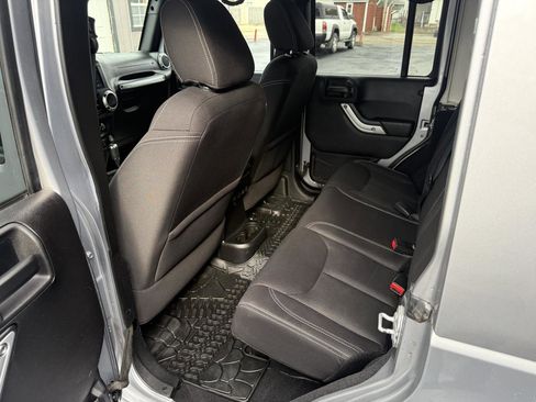 Used 2015 Jeep Wrangler Unlimited Sahara w/ Connectivity Group image 11