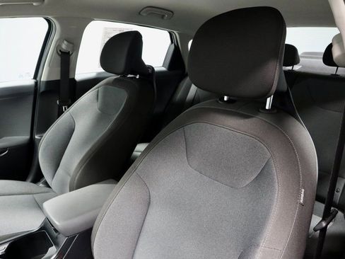 Used 2025 Kia K4 LXS image 25