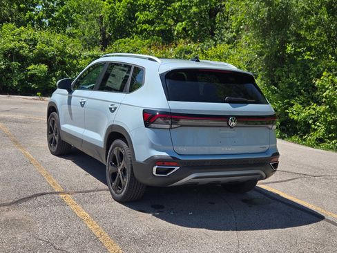 New 2026 Volkswagen Taos SEL AWD/4WD image 3