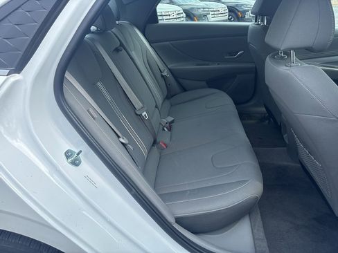 Certified 2025 Hyundai Elantra SEL FWD image 18
